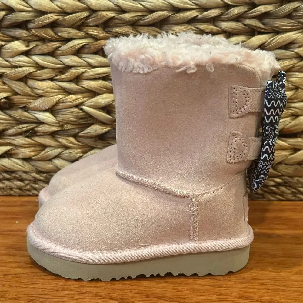 UGG Bailey Bow II Boots sz 7 Pattern Bow UGGs